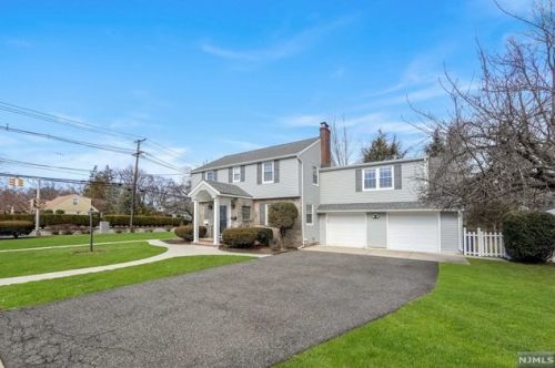 201 Ridge St, N Milford, NJ 07646-2302