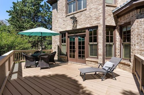 555 Glenmanor Ct, Atlanta GA  30328-4270 exterior