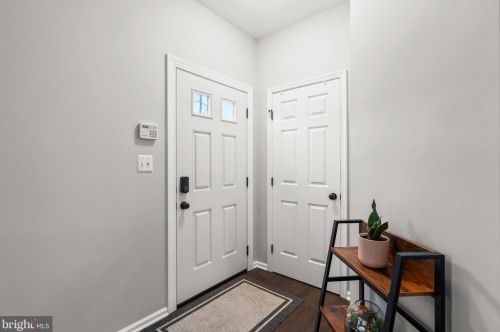 9979 Shortbread Way, Bristow, VA 20136-2563
