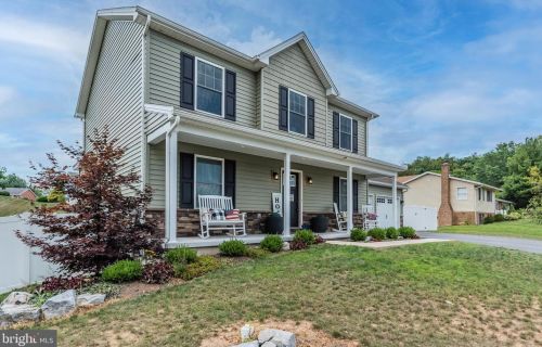 220 Shatto Dr, Carlisle, PA 17013-2121