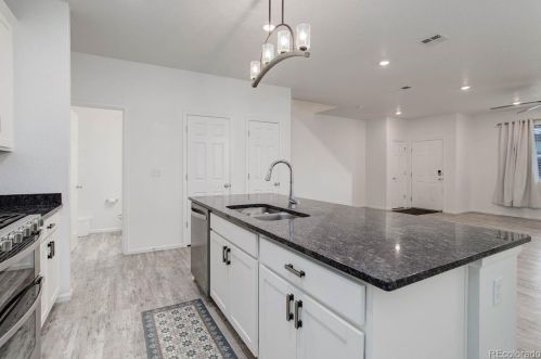 21051 60th Ave, Denver CO  80019 exterior