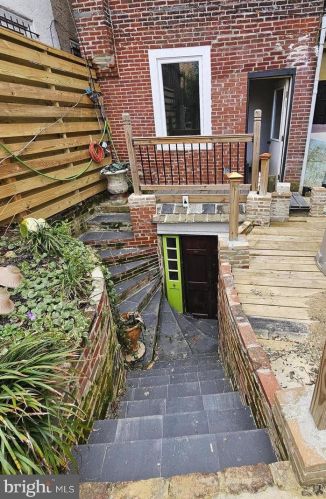 2045 Christian St, Philadelphia PA 19147-4216 exterior