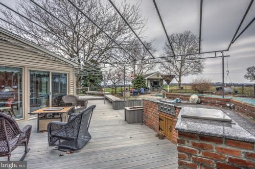 2045 Rockvale Rd, Lancaster PA  17602-1405 exterior