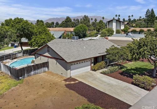 5550 Gloucester Way, Riverside CA  92506-3425 exterior