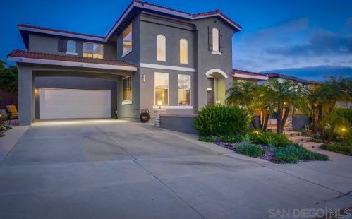 5057 Bella Collina St, Oceanside CA  92056-1924 exterior