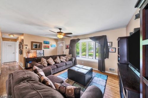 20 Lawrence Dr, Hackettstown NJ  07840-2510 exterior