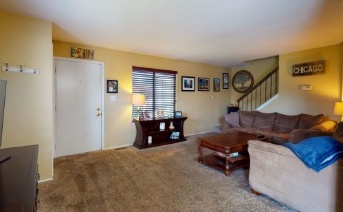 1812 Raintree Ct, Sycamore, IL 60178-2733