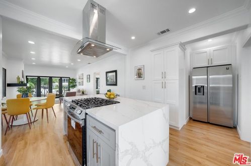 1350 Carlton Dr, Glendale CA  91205-1421 exterior