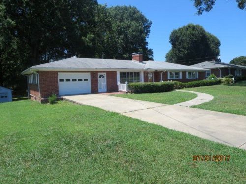 305 Clover Ln, Danville, VA 24540-5019
