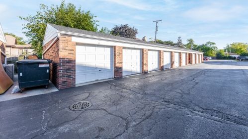 8812 45th Pl, Brookfield, IL 60513-2579