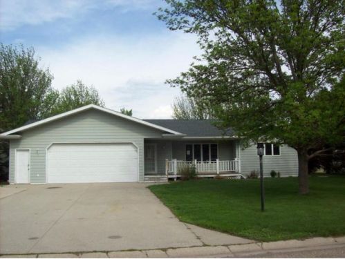221 Jamie Cir, Agency Village, SD 57262-2406
