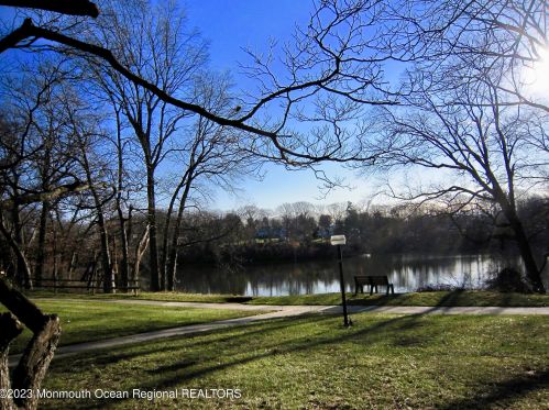 32 Berkshire Ct, Tinton Falls, NJ 07701-5413