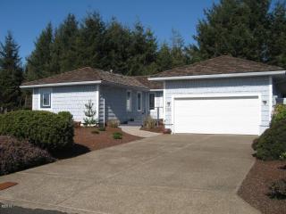 1130 Lakewood Dr, Newport, OR 97365-1918
