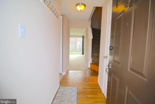 4681 Whitely Ct, Woodbridge, VA 22193-3034