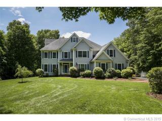 21 Eska Dr, Gales Ferry, CT 06339-1345