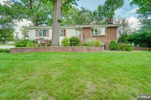 402 Glendale Rd, Rockleigh, NJ 07647-1206