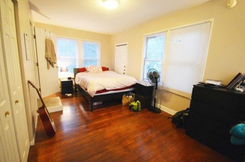 907 38th St, Austin, TX 78705-1810