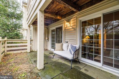2224 Springwood Dr, Herndon VA  20191-2374 exterior