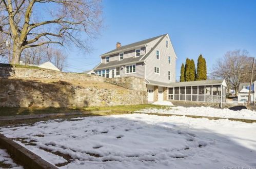 1 Hickory Rd, Norwalk, CT 06851-5112
