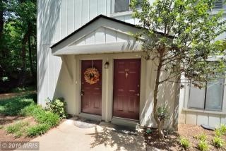2212 Hunters Run Dr, Herndon, VA 20191-2829