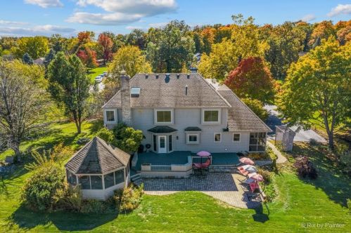 7 Crestview Dr, Oswego IL  60543-9475 exterior