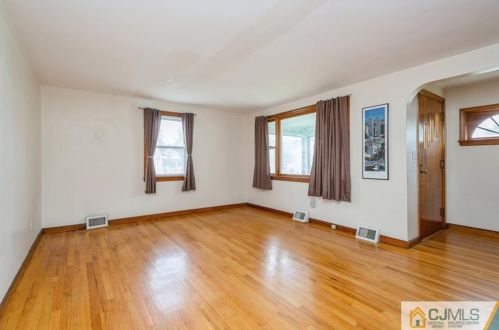 440 Longfellow Ave, Piscataway, NJ 08854-1425