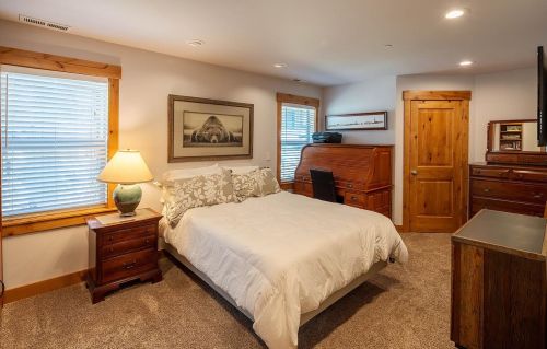 12901 Northwoods Blvd, Truckee CA  96161-6346 exterior