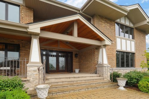 1886 Clover Dr, Palatine IL  60067-4642 exterior