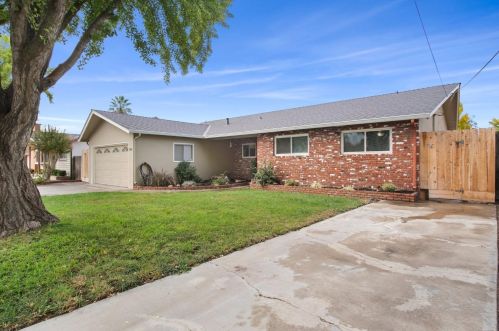 1701 Springwood Dr, Modesto, CA 95350-3820