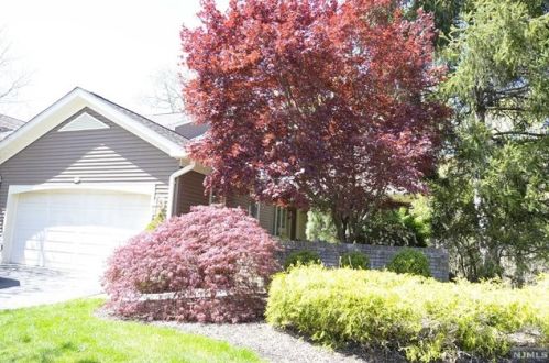 250 Westervelt Ln, Mahwah, NJ 07430-3229