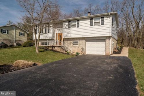 2561 Danielle Dr, York, PA 17315-4621