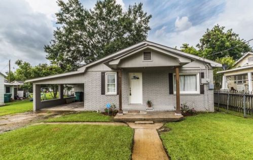 303 Ave B, Youngsville LA  70592-5970 exterior