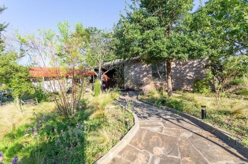 6204 Cannes Cir, Austin TX  78745-3451 exterior