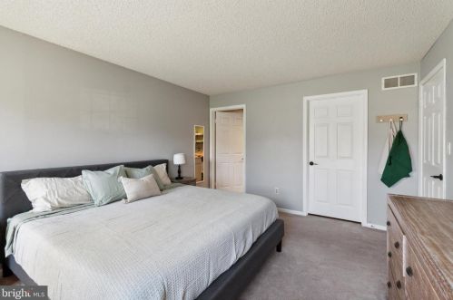 1213 Eagles Chase Dr, Trenton NJ  08648-2540 exterior