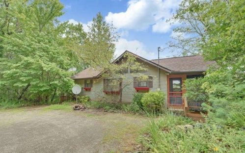 416 Beaver Gap Rd, Unaka, NC 28906-2013