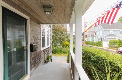 9 Earl Ave, Middletown, RI 02840-4021