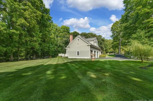 25 Historic Dr, Upper Stepney CT  06468-3207 exterior
