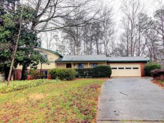 4061 Summit Dr, Marietta, GA 30068-4149