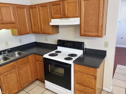 5930 Creekside Dr, Rex GA 30273-1166 exterior