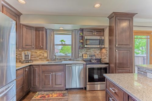 1316 Bradley Ln, Elk Grove Vlg, IL 60007-3112