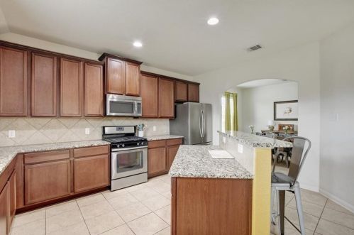 1265 Twin Estates Dr, Uhland TX 78640 exterior