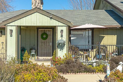 1121 Houser Ln, Modesto, CA 95351-2161