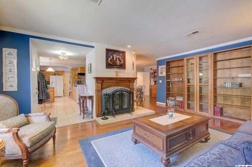 3833 El Caminito, Glendale, CA 91214-1602