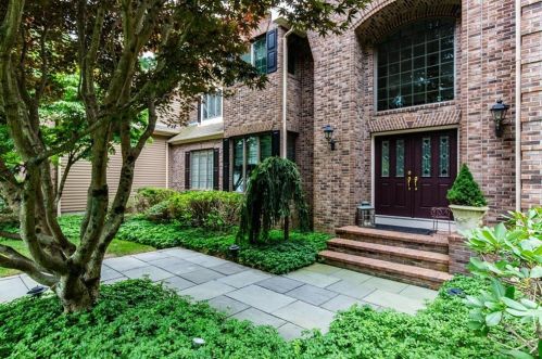 1 Clauson Ct, Warwick, RI 02818-1235