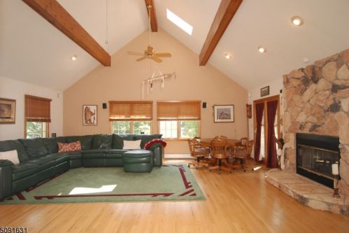4 Everest Dr, Hackettstown NJ  07840-2844 exterior