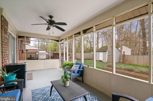 8811 Kenilworth Dr, Springfield VA  22151-1103 exterior