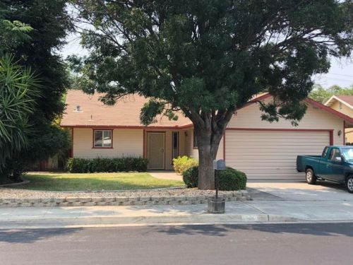1766 4th St, Clovis, CA 93611-1434