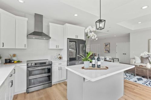1766 Wagner Ave, Mountain View CA  94043-3049 exterior