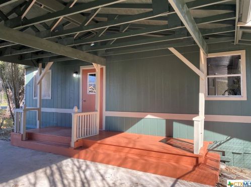 401 Troell St, Seguin TX 78155-7241 exterior