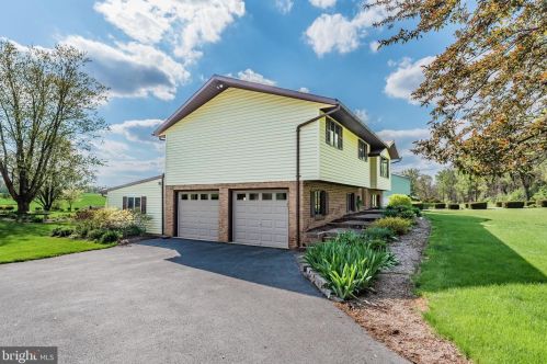 104 Stonehouse Rd, Carlisle PA  17015-7413 exterior